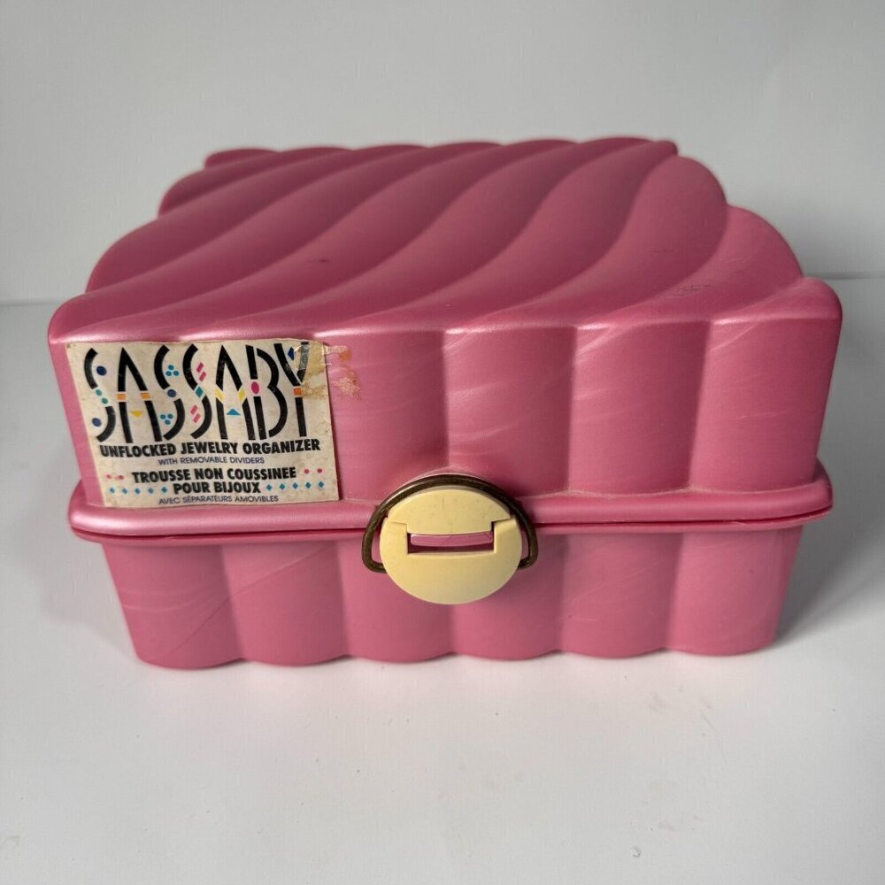 Vintage Sassaby makeup case, pink Caboodles  style travel cosmetics organizer